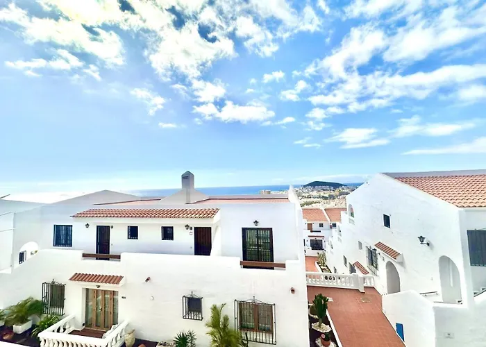 Sea View Hillside Retreat By Deihu Experiences Διαμέρισμα *