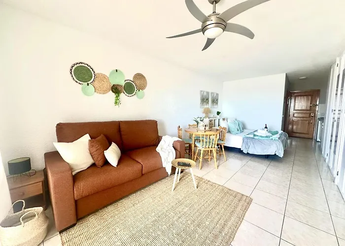 Lägenhet Sea View Hillside Retreat By Deihu Experiences *